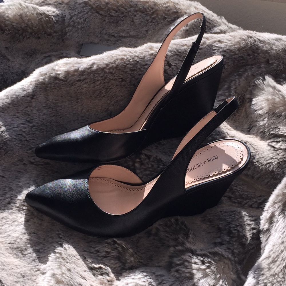 Pour La Victoire Black Wedge Heels 7.5